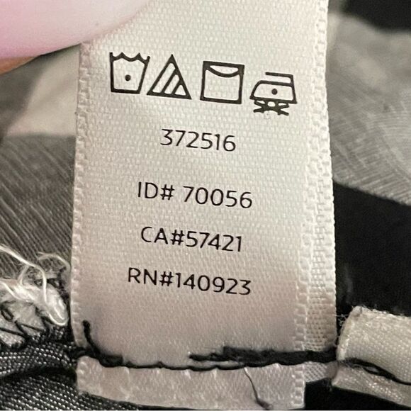 LOFT Ann Taylor Sleeveless Plaid Tunic V-Neck Top Black White 1/2 Button Pockets - Picture 3 of 11